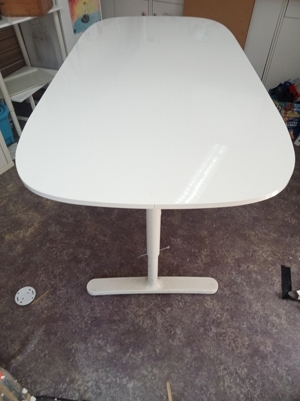 Witte ovale tafel, verstelbaar in hoogte, Huis en Inrichting, Tafels | Eettafels, Ophalen, Overige materialen, Gebruikt, 50 tot 100 cm