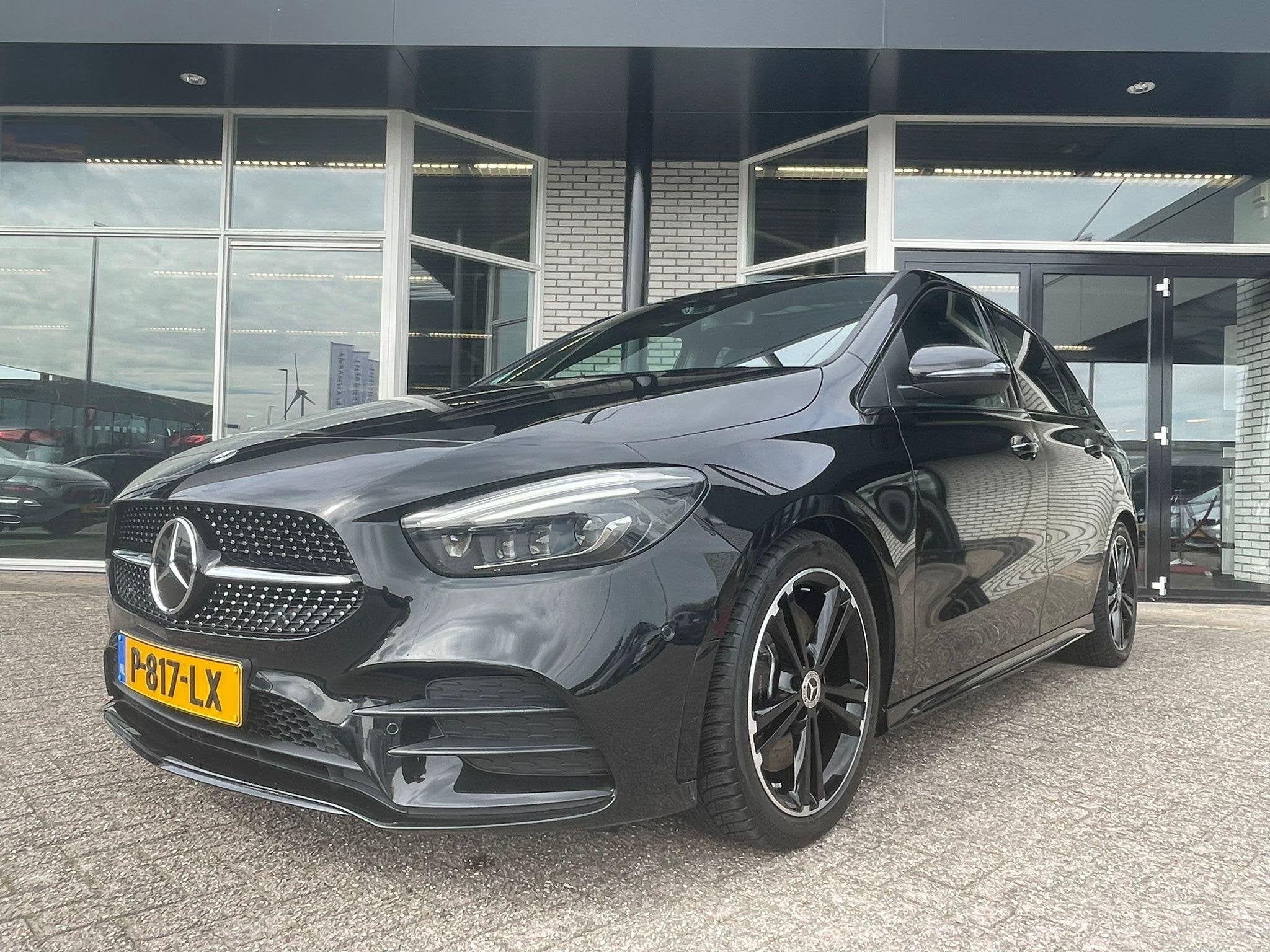 Mercedes-Benz B-klasse 250 4MATIC AMG Line | Rijassistentie, Auto's, Mercedes-Benz, Automaat, 15 km/l, 4 cilinders, Leder en Stof