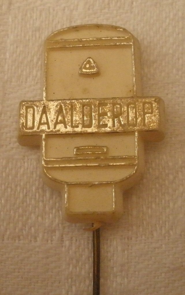 Oud speldje Daalderop - Tiel - boiler / plastic, Ophalen of Verzenden, Gebruikt, Overige onderwerpen, Speldje of Pin