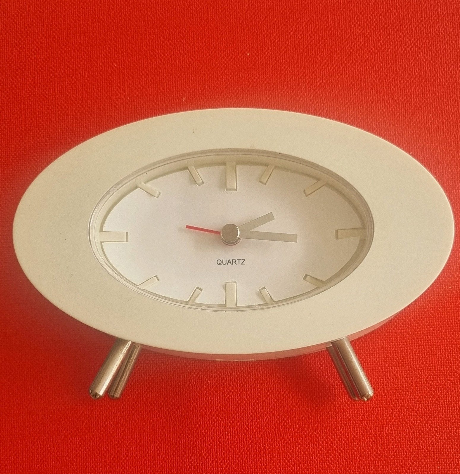 vintage ikea wekker. thicka, wit op pootjes, Witgoed en Apparatuur, Ophalen of Verzenden, Gebruikt, Analoog