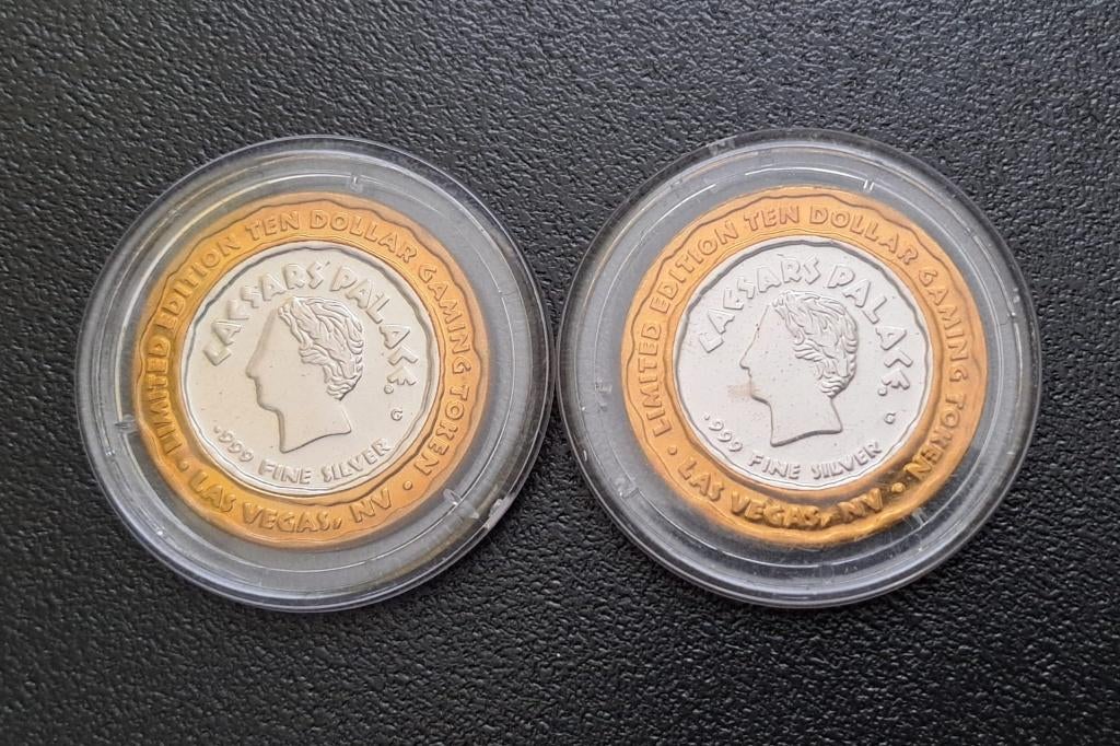 Caesars Palace silver strike gaming token Las Vegas 2x, Ophalen of Verzenden, Noord-Amerika, Setje, Zilver