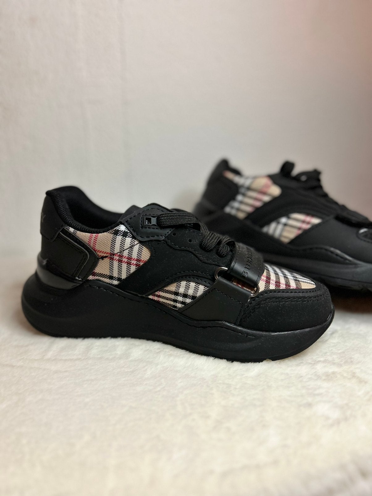 Burberry schoenen ( dames ), Ophalen, Zo goed als nieuw, Zwart