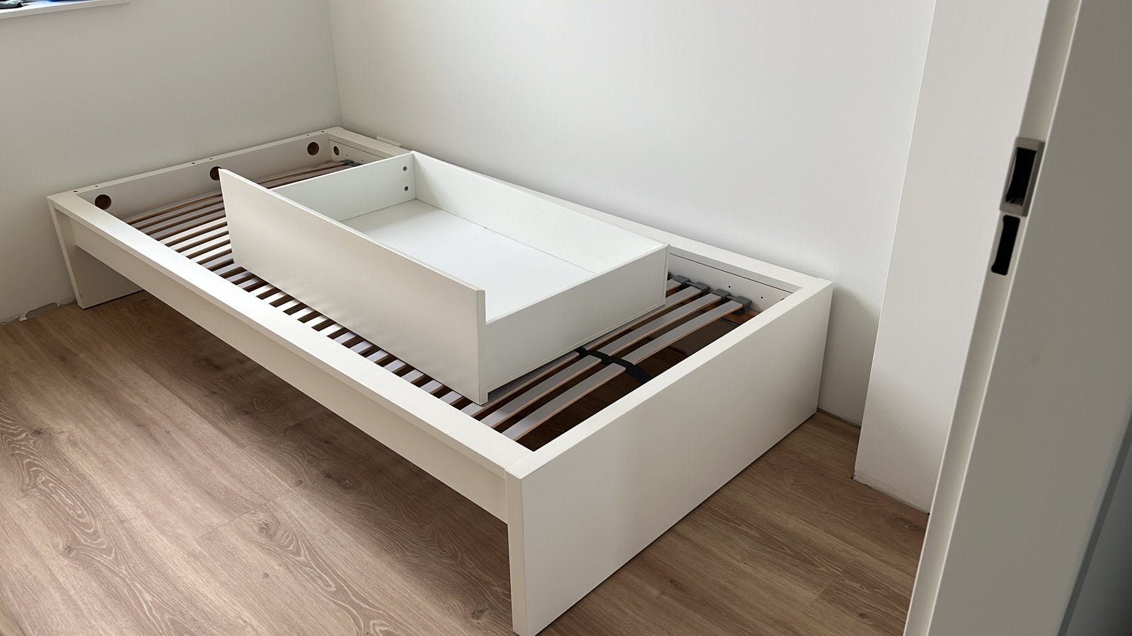 2 witte lades Malm voor onder een bed en een hoofdbord, Huis en Inrichting, Slaapkamer | Bedden, Ophalen, Gebruikt, Eenpersoons