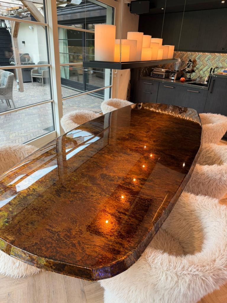 Eettafel van multiplex met aluminium en epoxy afwerking, Huis en Inrichting, Tafels | Eettafels, 100 tot 150 cm, 200 cm of meer
