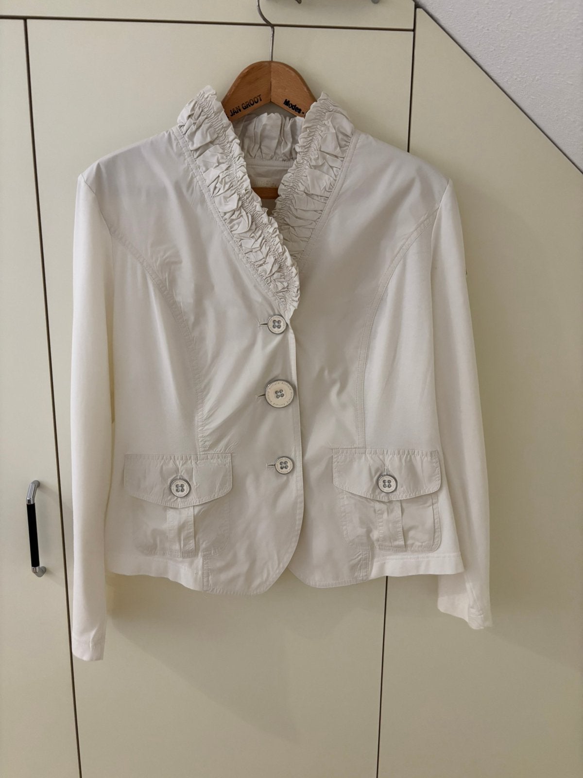 Heel mooi pakje wit jasje met pantalon maat 42, Ophalen of Verzenden, Zo goed als nieuw, Maat 42/44 (L), Wit