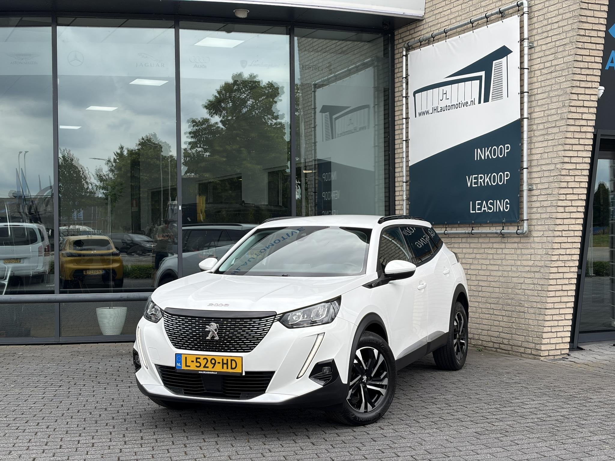 Peugeot 2008 1.2*130PK*NAVI*CAM*3D-COCKPIT*CARPLAY*KEYLESS*, Auto's, Voorwielaandrijving, Gebruikt, Euro 6, 1199 cc