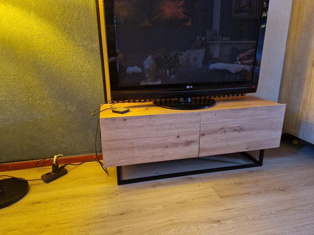 TV-kastje + TV, 100 tot 150 cm, Zo goed als nieuw, Minder dan 100 cm, 25 tot 50 cm