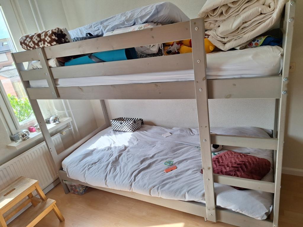 IKEA Mydal stapelbed 90x200 cm met matrassen, Huis en Inrichting, Slaapkamer | Stapelbedden en Hoogslapers, Ophalen, 90 cm, Tweepersoons