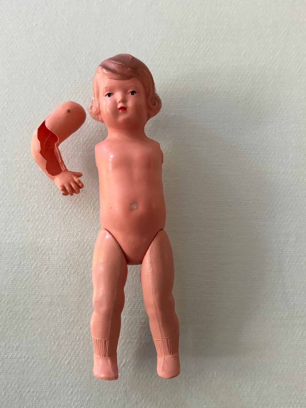 Vintage Popje 9cm met losse arm - voor restauratie, Verzamelen, Poppen, Ophalen of Verzenden, Gebruikt, Pop