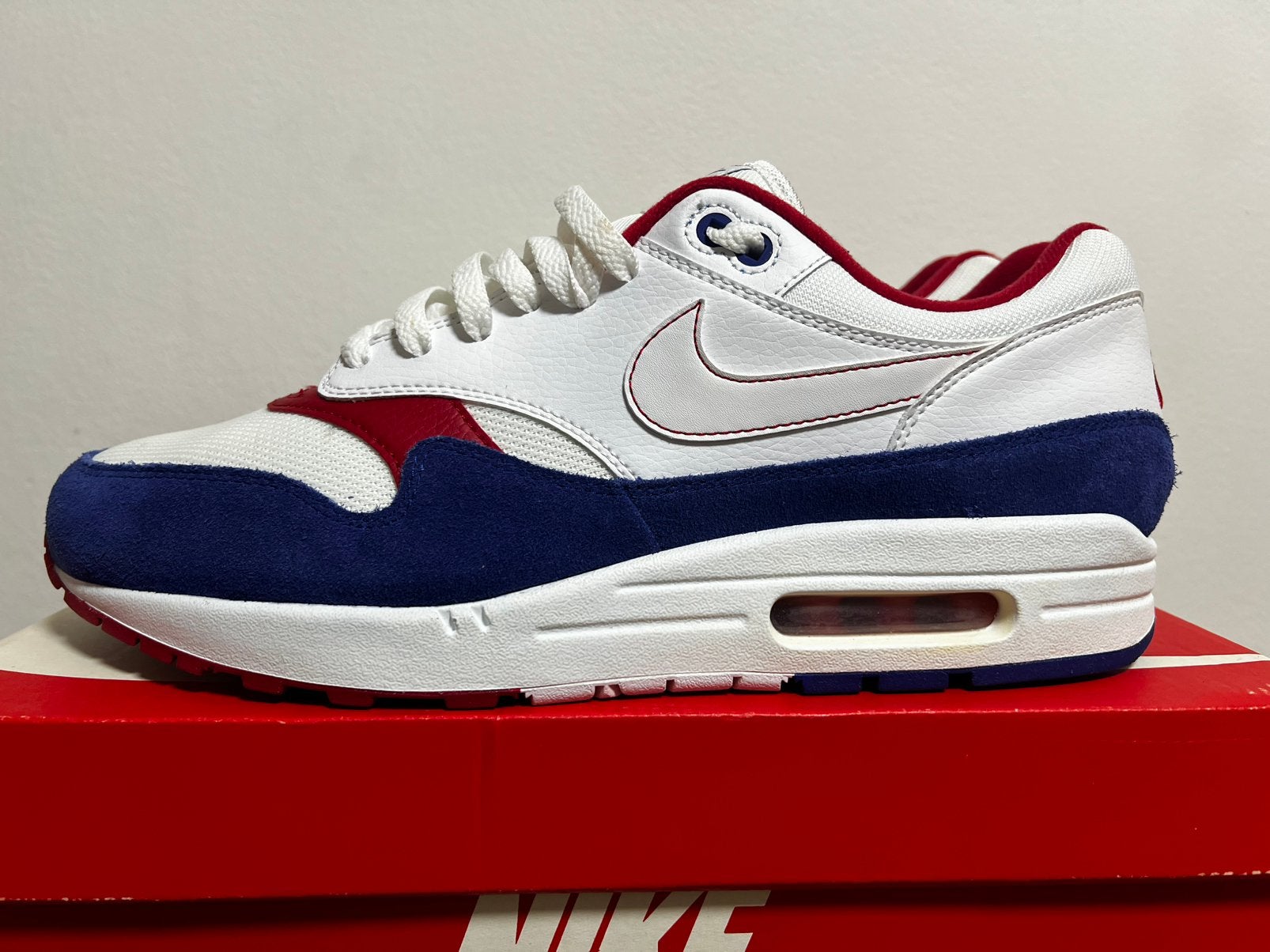 Nike Air Max 1 White Red Blue 45,5, Kleding | Heren, Schoenen, Ophalen of Verzenden, Zo goed als nieuw, Overige kleuren
