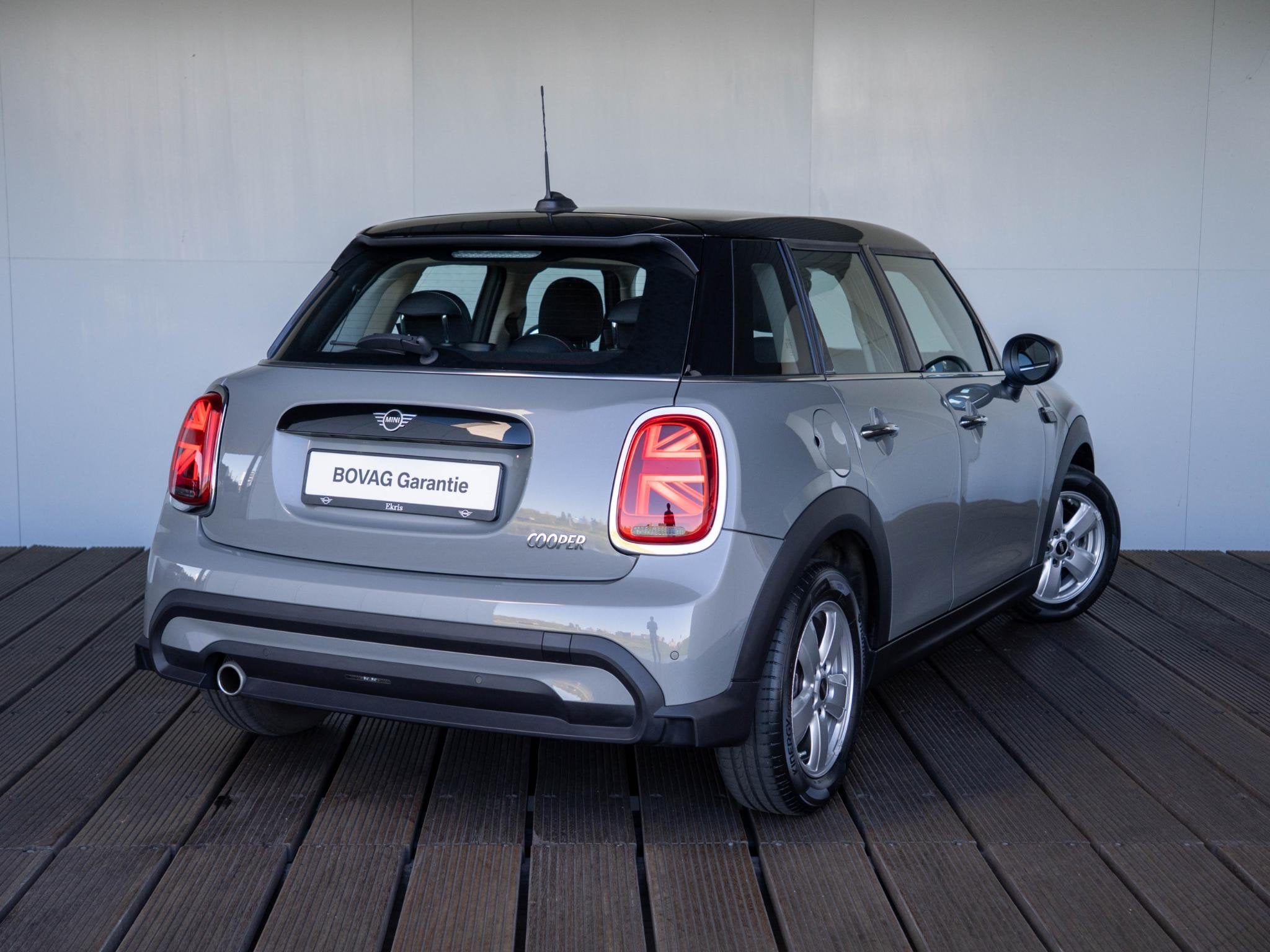 MINI 5-deurs Cooper Airco + Cruise + Parkeersensoren, Auto's, Mini, Voorwielaandrijving, 12 maanden, Gebruikt, Parkeersensor