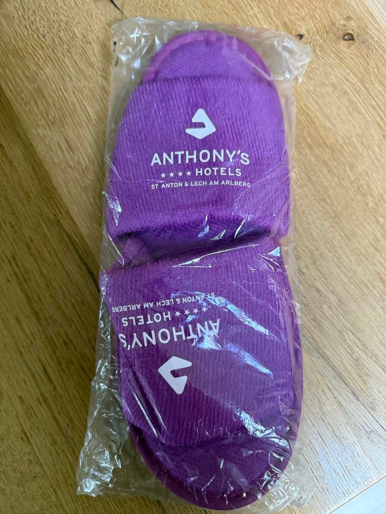Nieuwe Anthony's Sankt Anton am Arlberg sloffen/slippers, Ophalen of Verzenden, Nieuw, Overige kleuren, Pantoffels of Sloffen