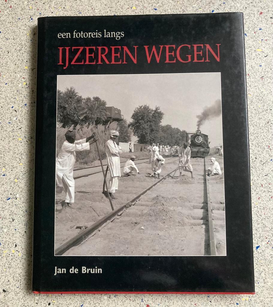 Een fotoreis langs ijzeren wegen, Verzenden, Zo goed als nieuw, Trein, Boek of Tijdschrift