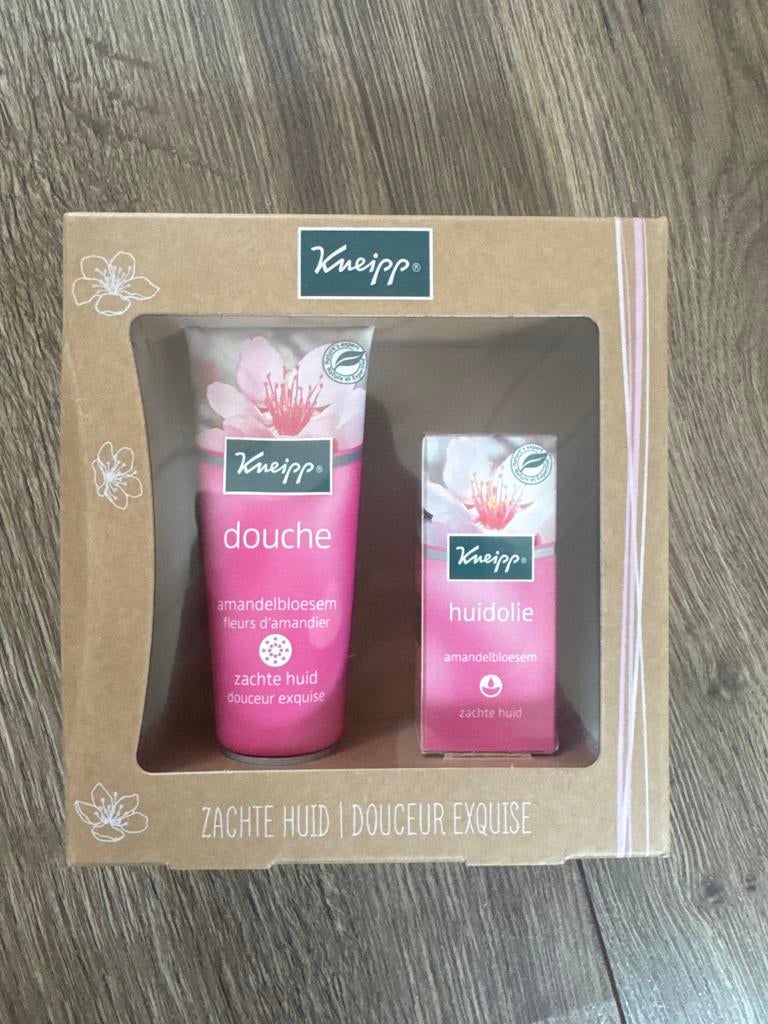 Kneipp Douche & Huidolie Amandelbloesem Cadeauset, Ophalen, Nieuw, Bad & Douche