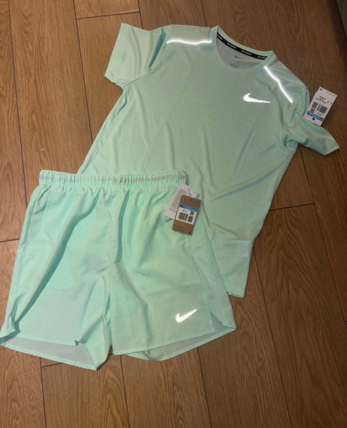Nike Dri-FIT hardloopset - T-shirt en korte broek (M), Overige kleuren, Maat 48/50 (M), Nieuw, Ophalen of Verzenden