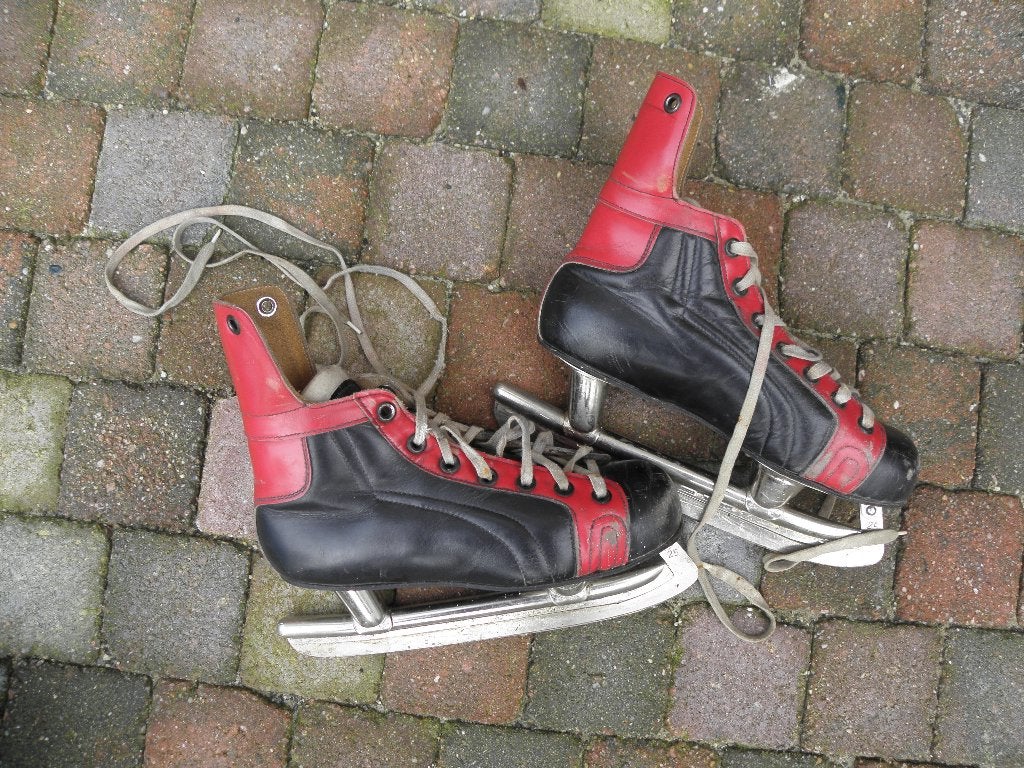 Rood zwarte ijshockeyschaatsen schaatsen TORNADO mt 38 goed, Ophalen of Verzenden, Gebruikt, Schaatsen