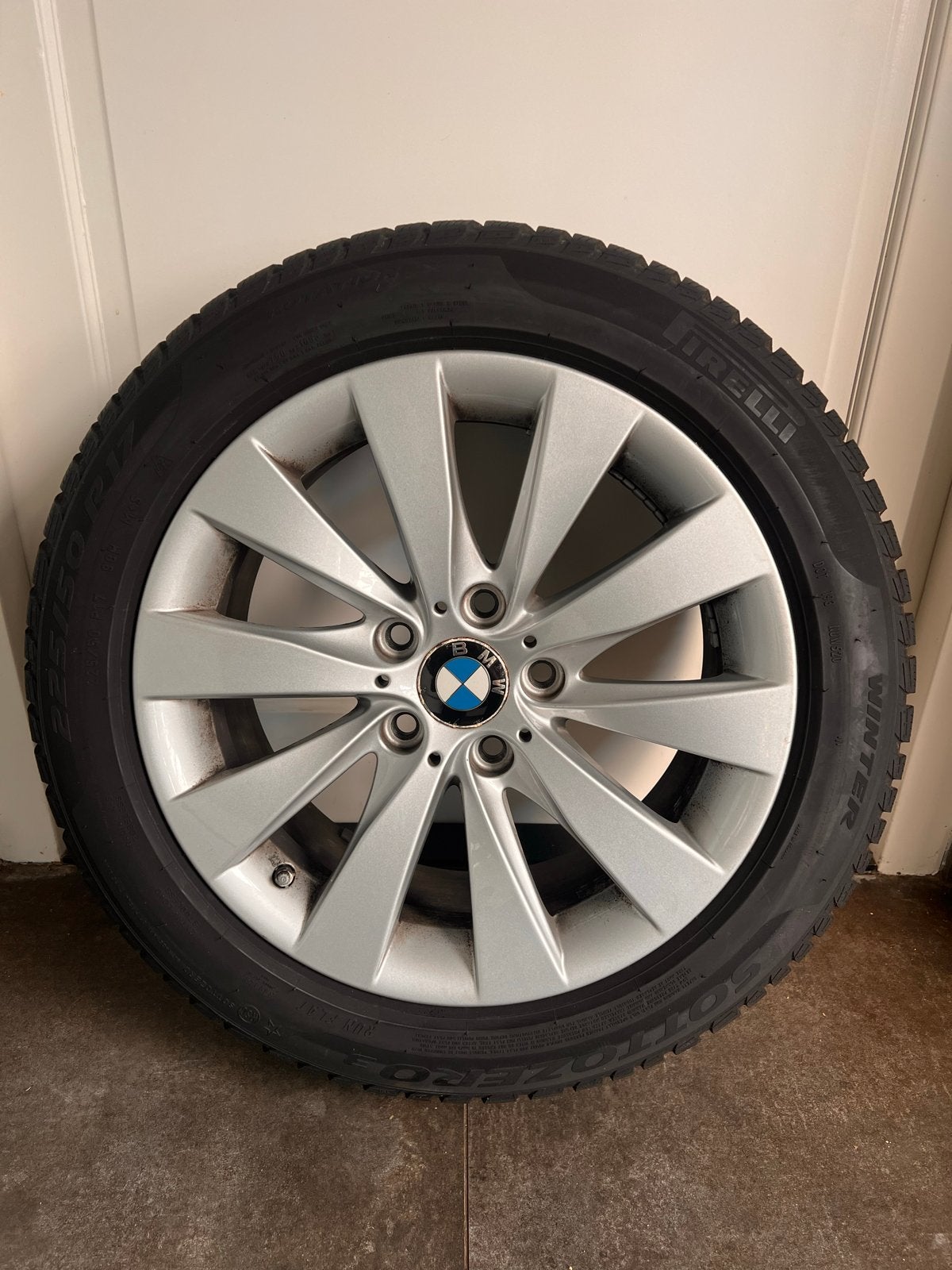 Pirelli Winterbanden met BMW Velgen 225/50 R17 Run Flat, Ophalen, Gebruikt, Banden en Velgen, 17 inch