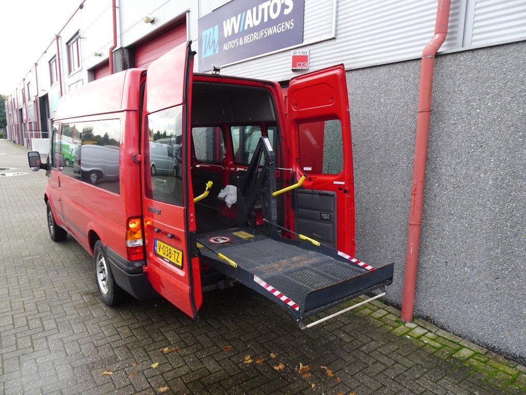Ford Transit 300S 2.4TDdi rolstoelbus met lift automaat, Auto's, Bestelauto's, Automaat, Zwart, 4 cilinders, Bedrijf
