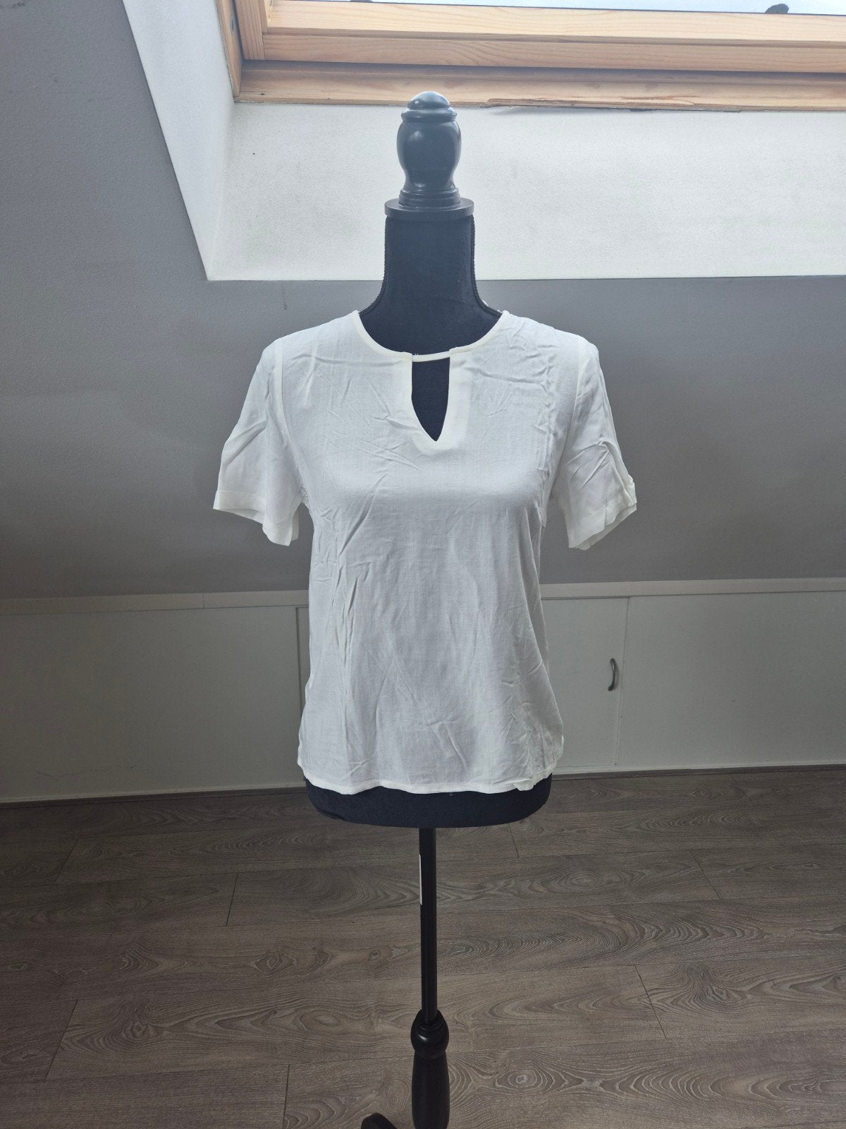 Witte top. Maat 34, Kleding | Dames, Tops, Verzenden, Wit, Vila, Nieuw