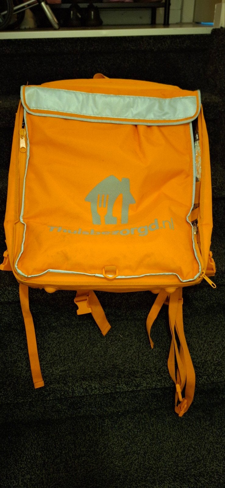 Thuisbezorgd tas - in goede staat!, Sieraden, Tassen en Uiterlijk, Tassen | Rugtassen, 40 cm of meer, Zo goed als nieuw, Waterdicht