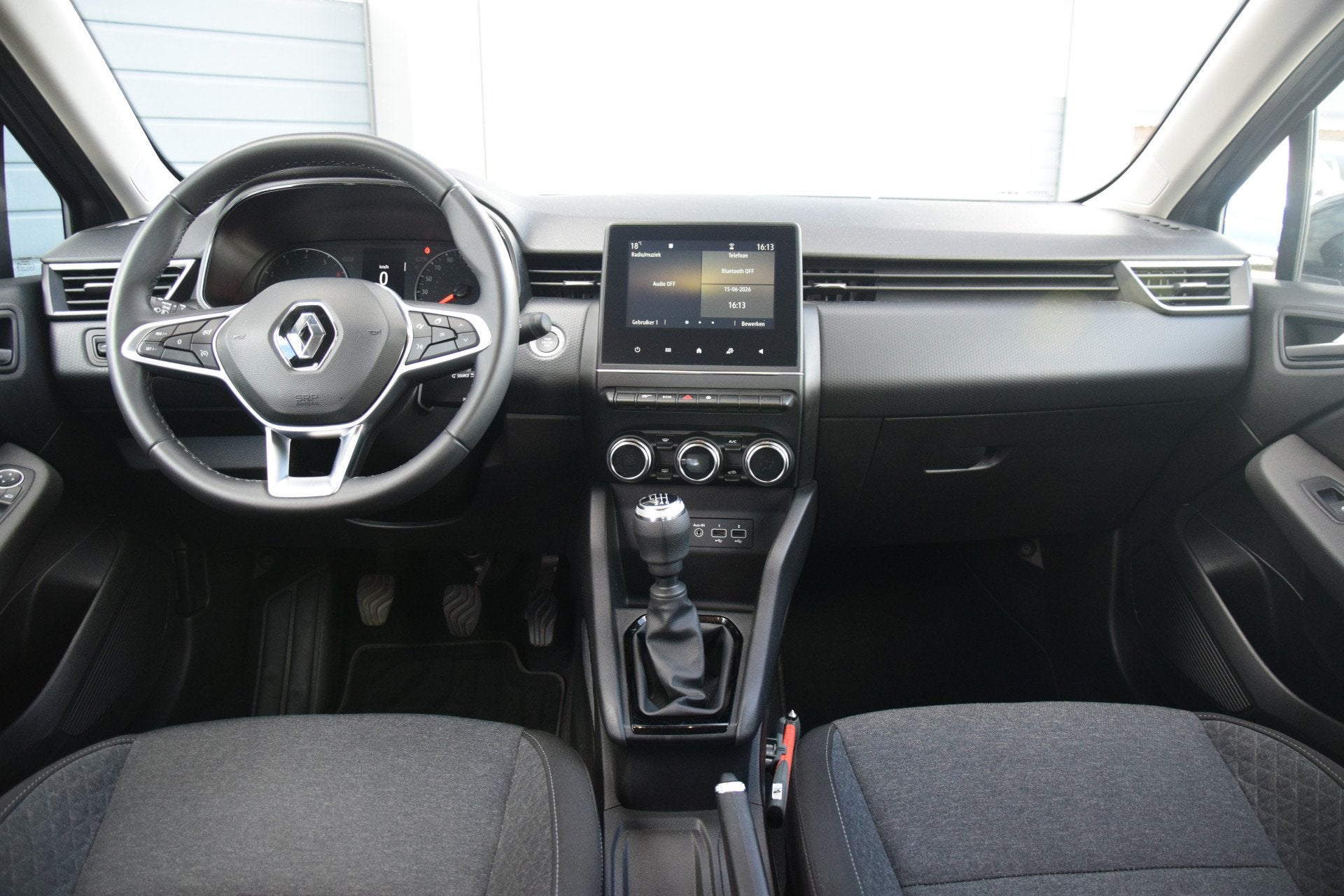 Renault Clio 1.0 TCe 90 Equilibre Keyless Carplay Ecc Cruise, Voorwielaandrijving, Dealer onderhouden, Gebruikt, 580 kg