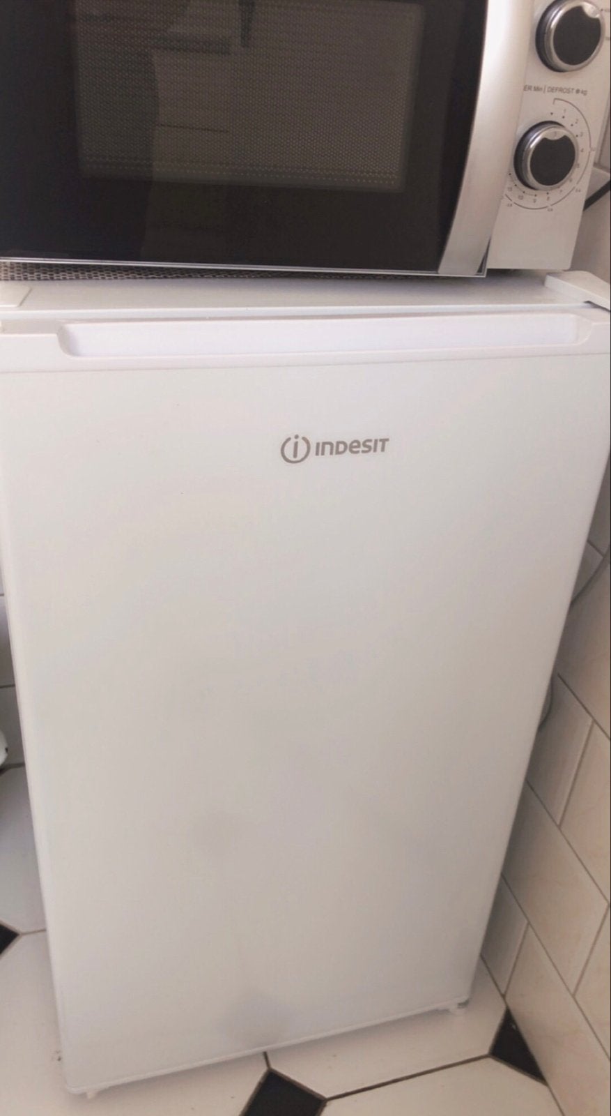 Indesit Koelkast - Compact en Efficiënt, Ophalen, Zonder vriesvak, Zo goed als nieuw, Minder dan 85 cm