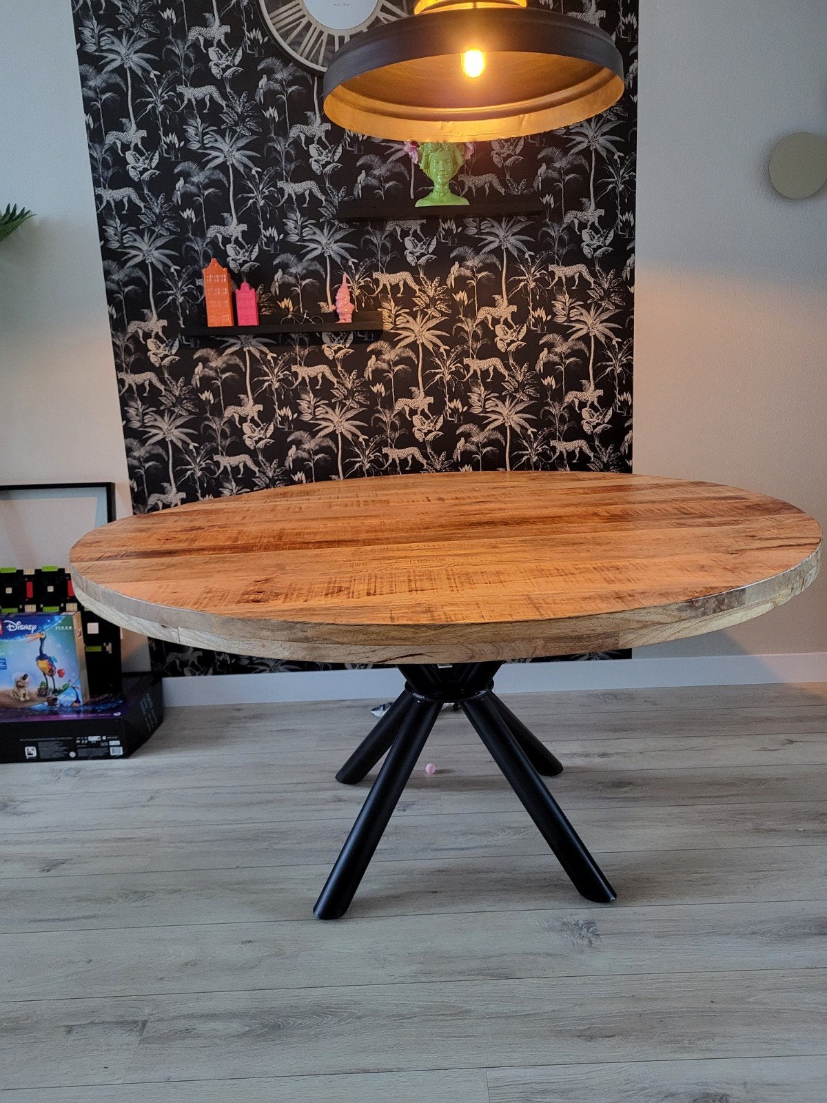 Ronde eettafel mangohout met zwart metalen onderstel, Huis en Inrichting, Tafels | Eettafels, Gebruikt, Rond, Industrieel, Modern