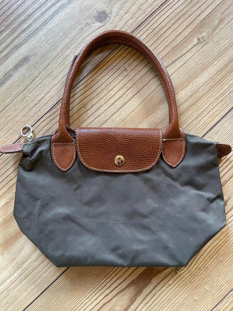 Kleine Longchamp handtas groen met bruine lederen hengsels, Ophalen of Verzenden, Gebruikt, Groen, Handtas