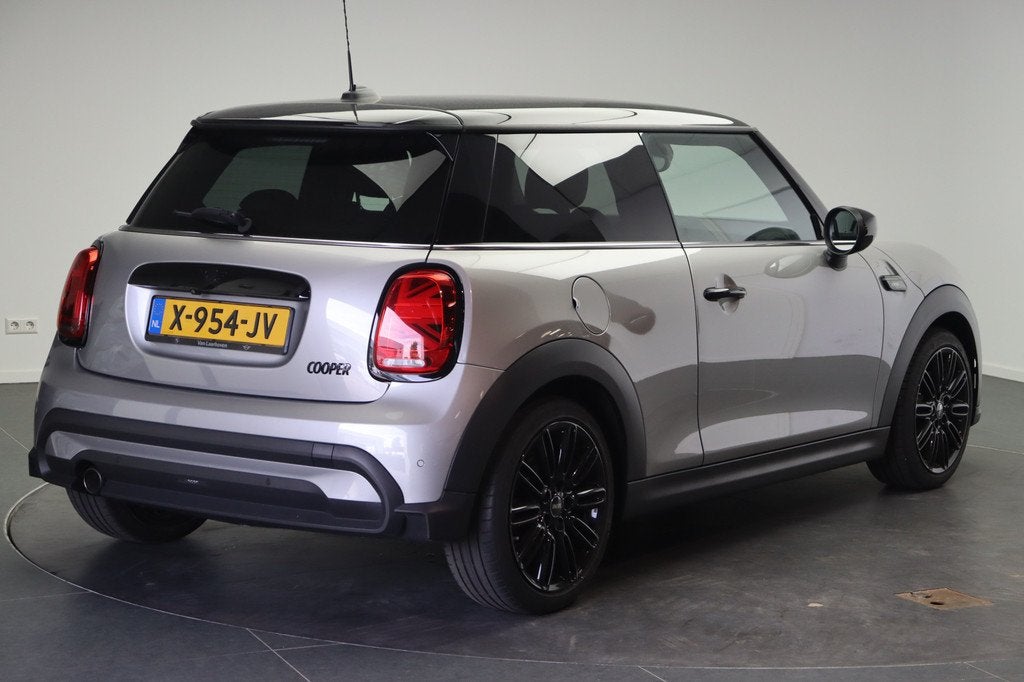 MINI Hatchback Cooper Classic Camden Automaat / Sportstoelen, 136 pk, Gebruikt, Met garantie (alle), 4 stoelen