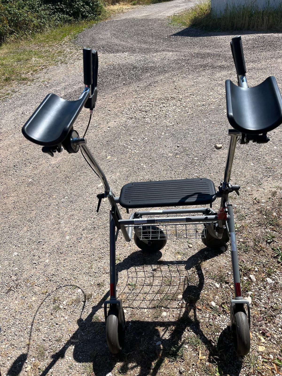 Op maat gemaakte rollator met ondersteuning, Diversen, Ophalen, Zo goed als nieuw