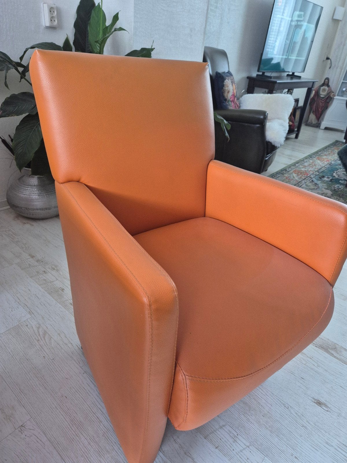 4x Oranje leren eetkamerstoel met wieltjes, Ophalen, Kunststof, Gebruikt, Overige kleuren