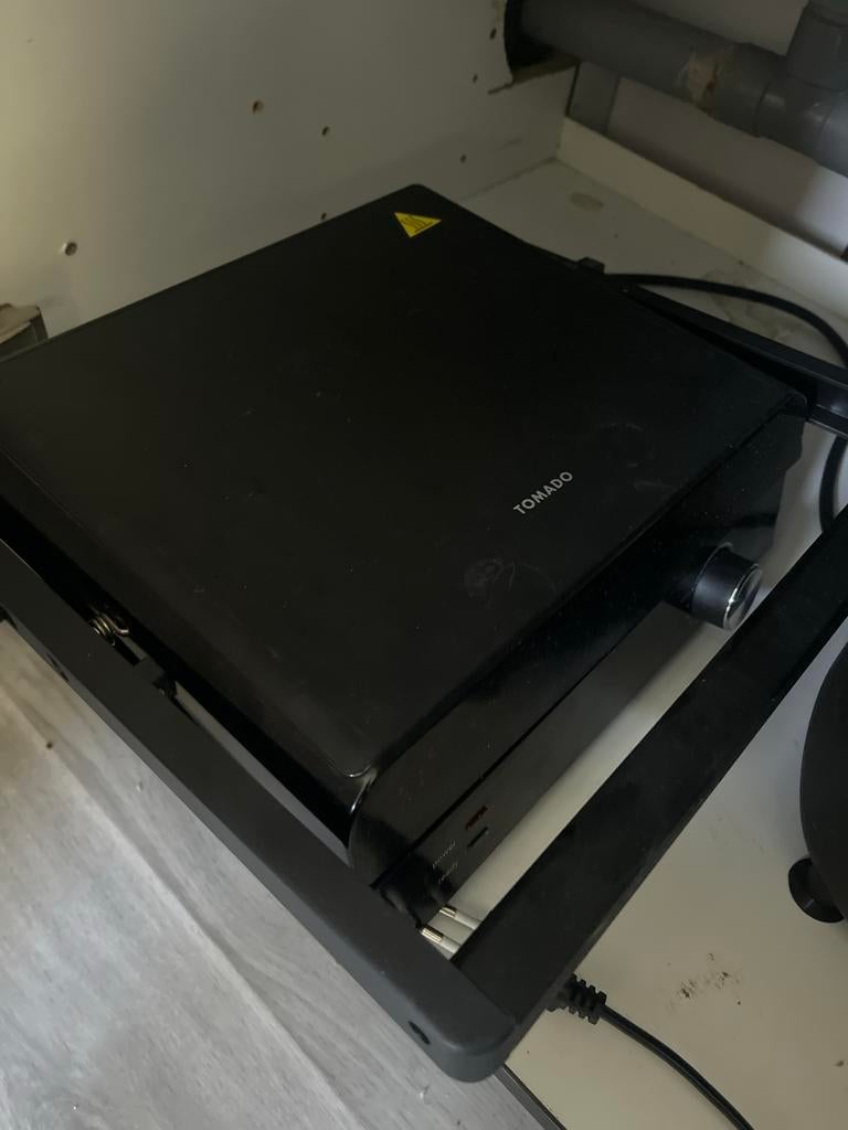 Tomado Elektrische Grill - Perfect voor binnen en buiten, Ophalen, Gebruikt, Tafelgrill
