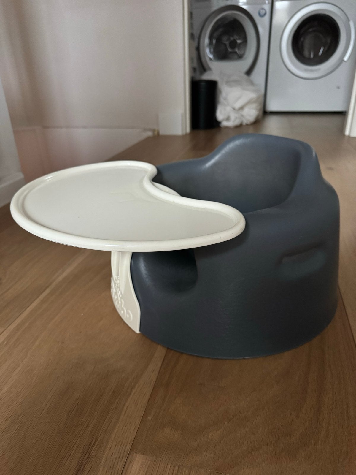Bumbo Vloerstoeltje met Afneembaar Eetblad, Kinderen en Baby's, Kinderstoelen, Ophalen, Gebruikt, Overige typen, Afneembaar eetblad