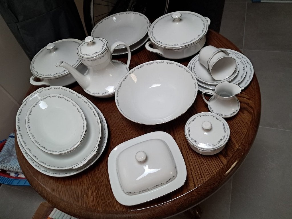 12 - delig Servies, Huis en Inrichting, Keuken | Servies, Ophalen, Zo goed als nieuw, Overige stijlen, Aardewerk