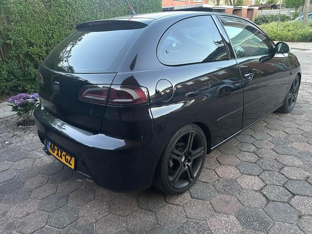 Seat Ibiza fr 1.8 20VT 110KW 3DRS 2007 Zwart, Auto's, Stof, 4 cilinders, Electronic Stability Program (ESP), Origineel Nederlands