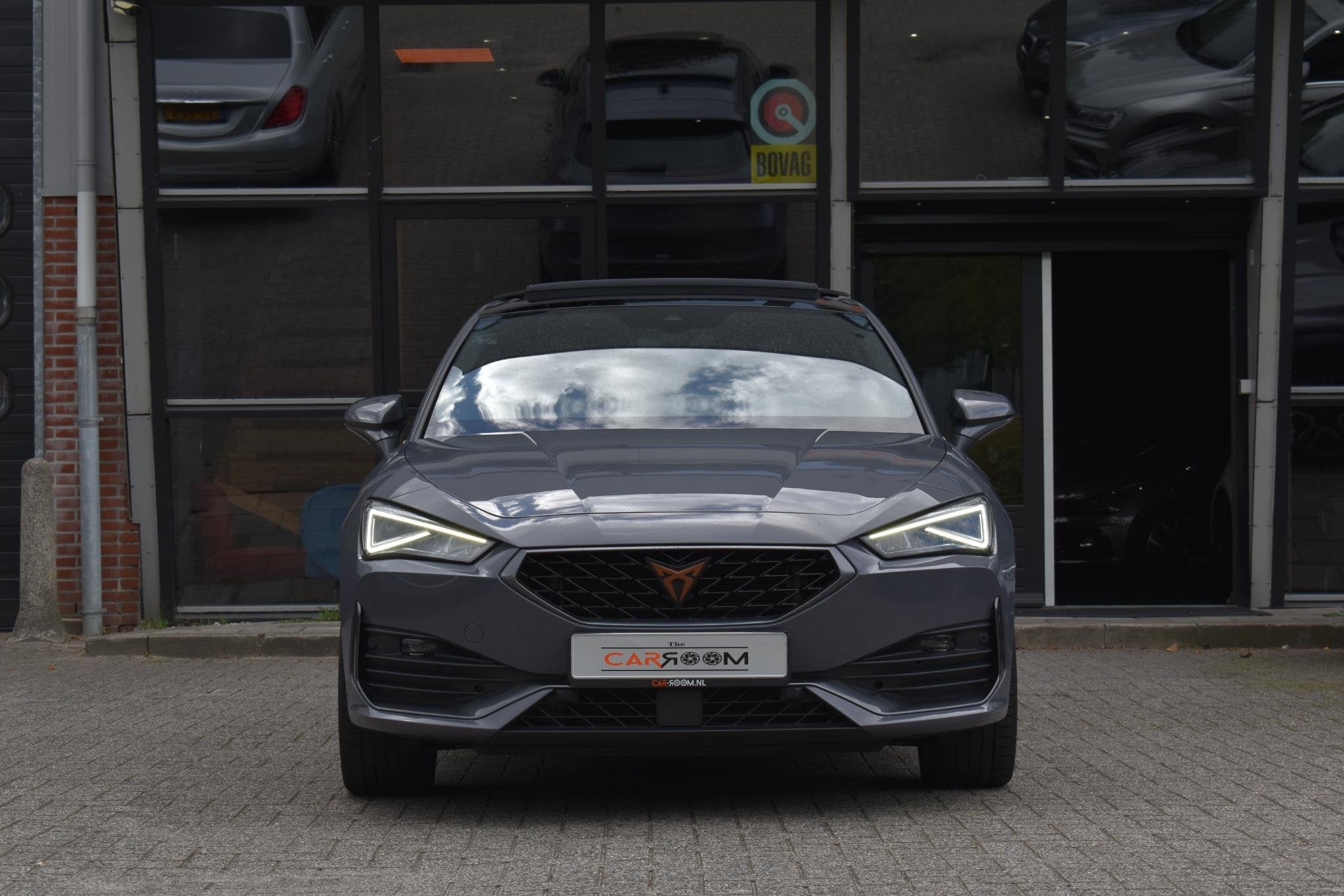 CUPRA Leon 1.4 e-Hybrid VZ Business Pano Keyless Lane Camera, Auto's, Dealer onderhouden, Stof, Gebruikt, 4 cilinders