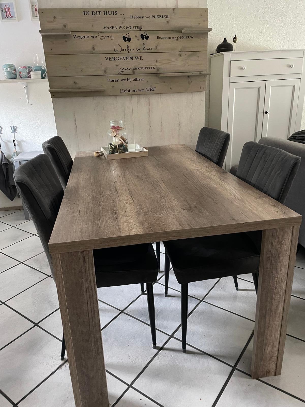 Pronto Eetkamerset: Tafel met 4 Comfortabele Stoelen, Ophalen, Zo goed als nieuw, Modern, Industrieel, 4 tot 6 stoelen
