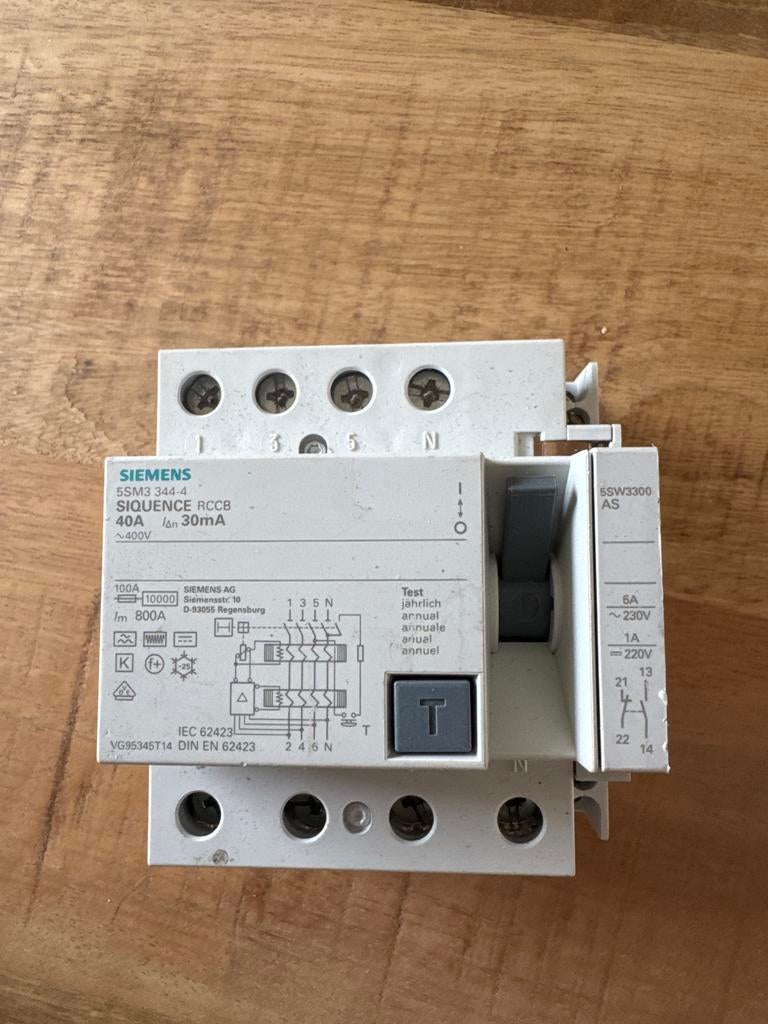 Siemens SIQUENCE RCCB 40A 30mA aardlekschakelaar, Doe-het-zelf en Verbouw, Ophalen of Verzenden, Zo goed als nieuw, Schakelaar