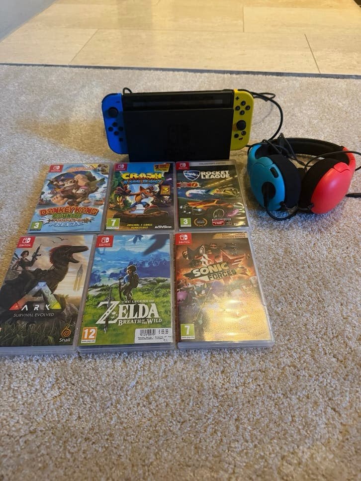 Nintendo Switch met 6 games, headset en Fortnite controllers, Ophalen, Met games, Met 2 controllers, Zo goed als nieuw