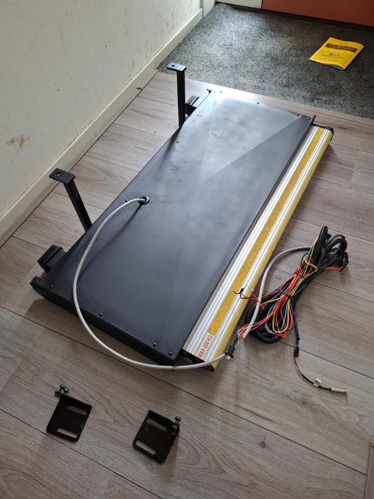 Versa electrische opstap voor bus/buscamper. 900mm, 200 kg, Caravans en Kamperen, Camper-accessoires, Ophalen of Verzenden, Zo goed als nieuw