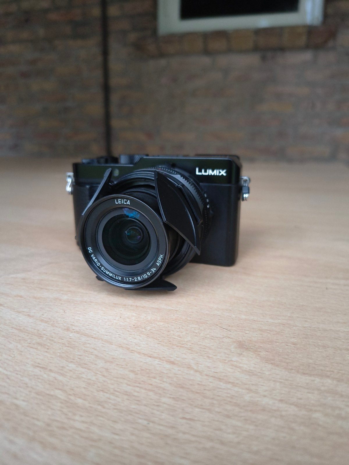 Lumix DC-LX100m2 (1765 clicks), Accu, Beeldstabilisatie, Ophalen of Verzenden, Zo goed als nieuw