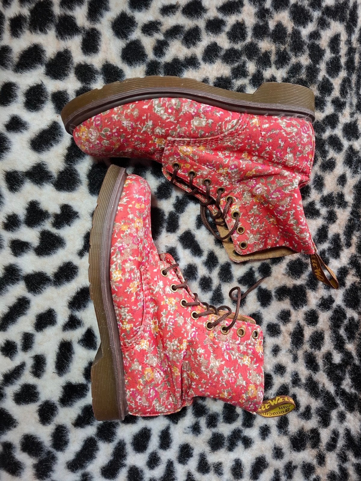 Dr. Martens Page bloemen rood maat 39, Kleding | Dames, Dr. Martens, Ophalen of Verzenden, Rood