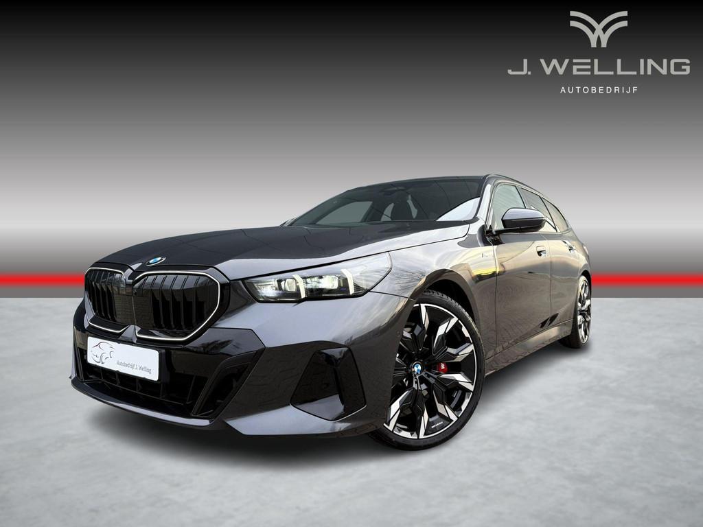 BMW 5-serie Touring 520i Pano / B&W / tr.hk / 21 inch / HUD, Automaat, 1998 cc, Gebruikt, 4 cilinders