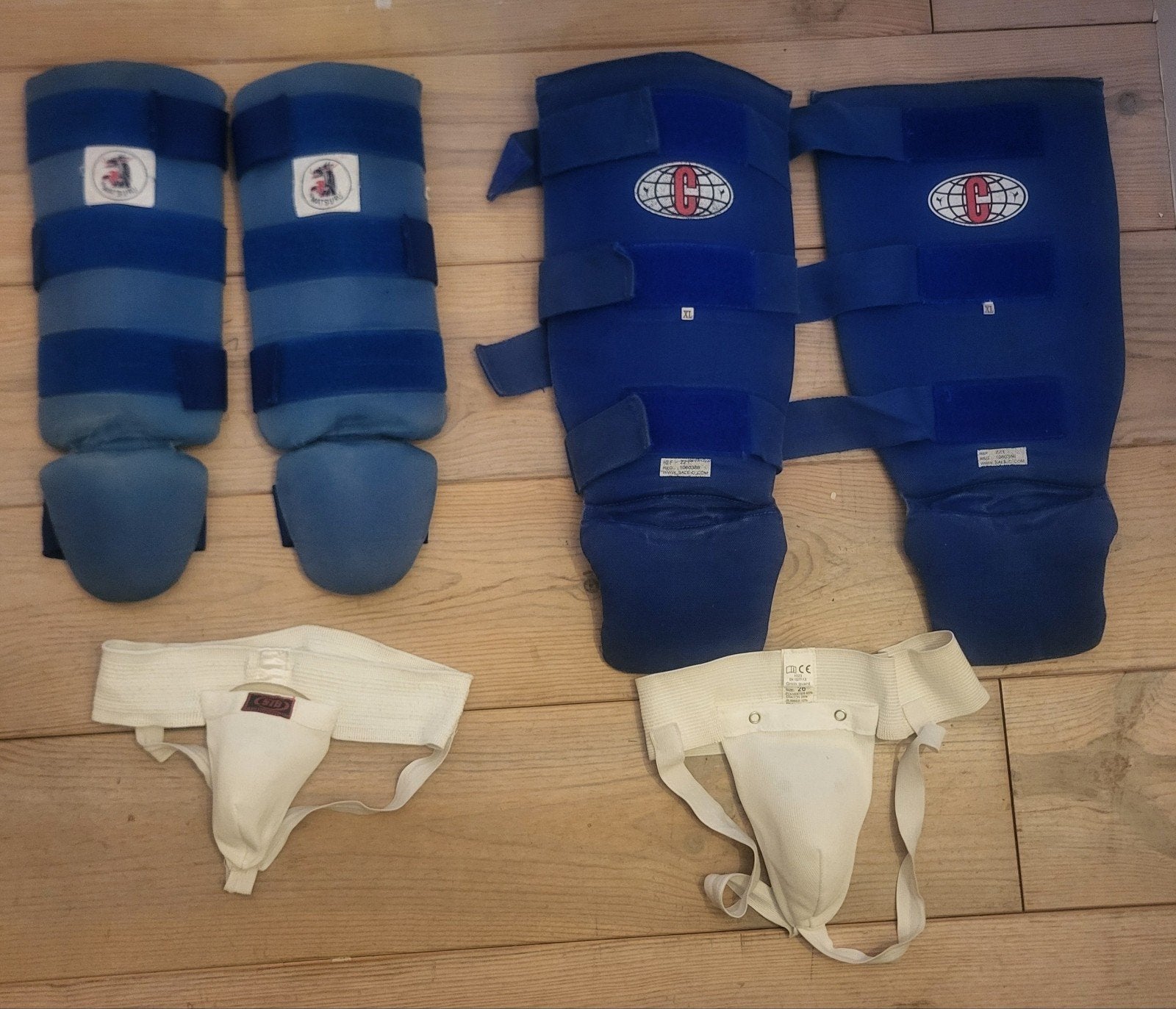 Vechtsport beschermingsset: scheenbeschermers en tok, Sport en Fitness, Vechtsporten en Zelfverdediging, Maat XS of kleiner, Ophalen of Verzenden