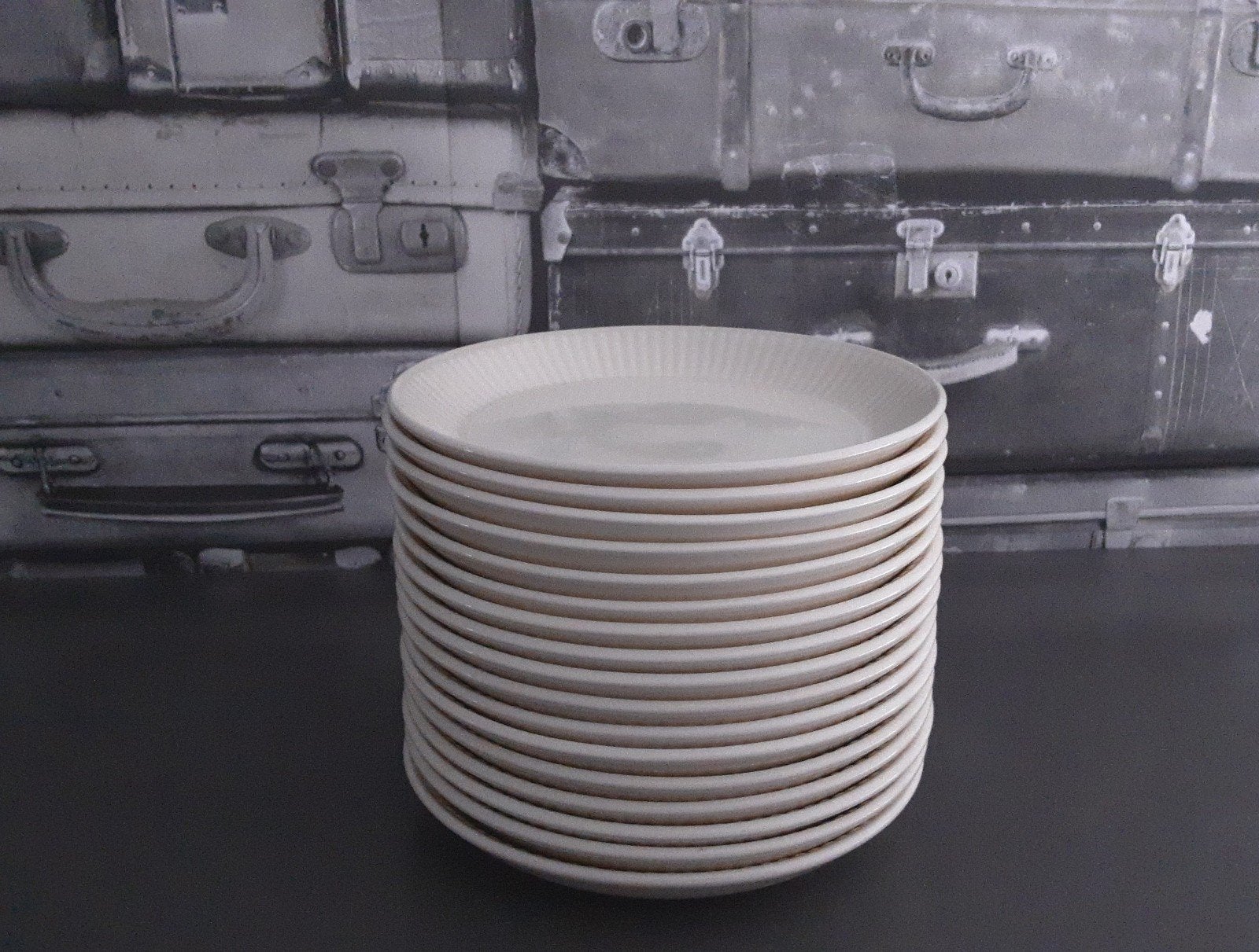 Wedgwood Edme gebaksbordjes met opstaande rand in Nieuwstaat, Huis en Inrichting, Keuken | Servies, Ophalen, Zo goed als nieuw