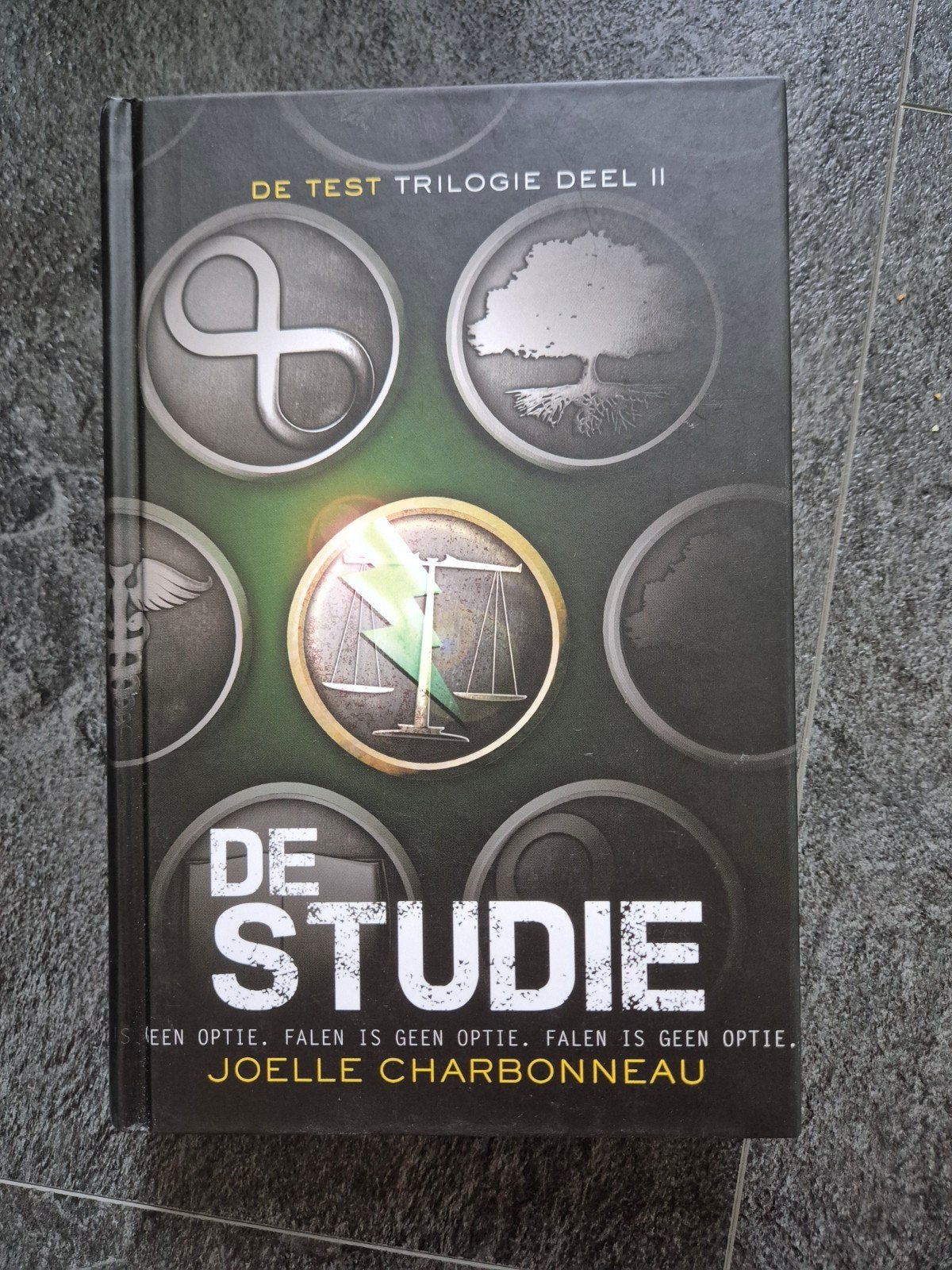 De Studie - De Test Trilogie Deel II - Joelle Charbonneau, Boeken, Ophalen of Verzenden, Gelezen, Joelle Charbonneau, Nederland