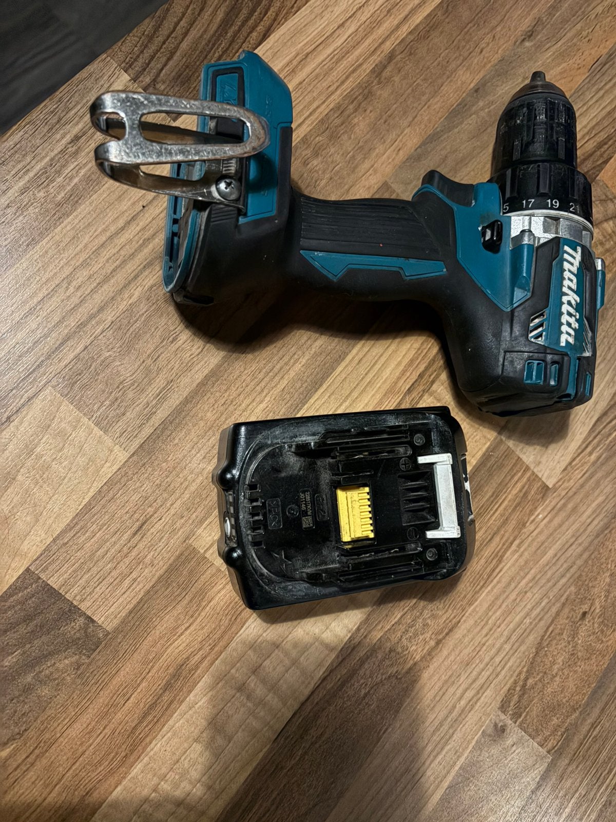 Makita DDF484 18V + 5.0Ah Accu BL1850B, Doe-het-zelf en Verbouw, Gereedschap | Boormachines, Ophalen of Verzenden, Gebruikt, Boor- en Schroefmachine