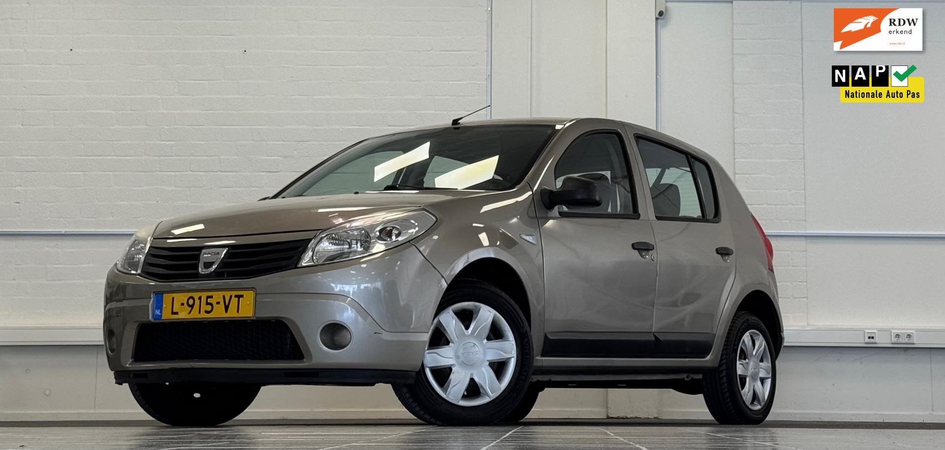 Dacia Sandero 1.2i Lauréate Airco Nieuwe APK Exclusive-pakk, Auto's, Voorwielaandrijving, 4 cilinders, Bedrijf, Handgeschakeld