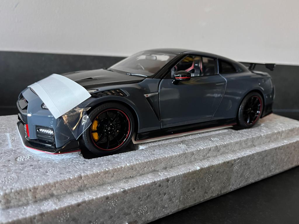 Nissan GT-R Nismo (R35) Motorhelix 1:18 Gray, Hobby en Vrije tijd, Ophalen of Verzenden, Nieuw, Auto, Overige merken