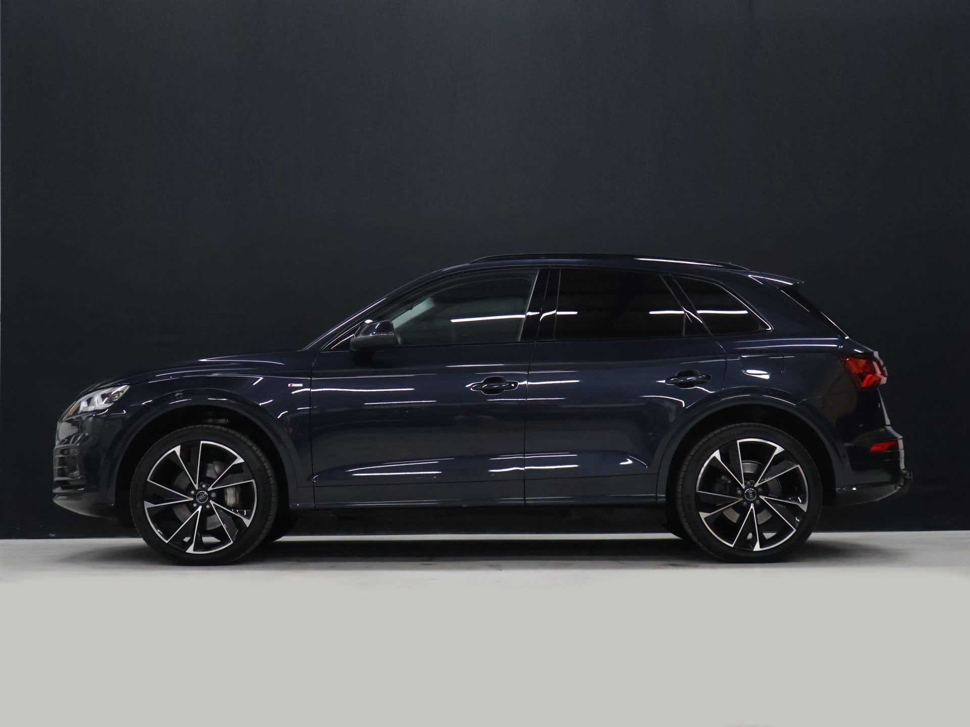 Audi Q5 55 TFSI e quattro Competition [PANORAMADAK, APPLE CA, Automaat, 4 cilinders, Blauw, Leder